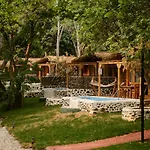 Suna Village & فندق