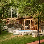 Suna Village & Hotel 3*