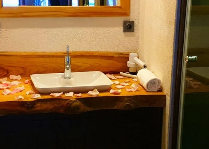 Suna Village & Hotel 3*